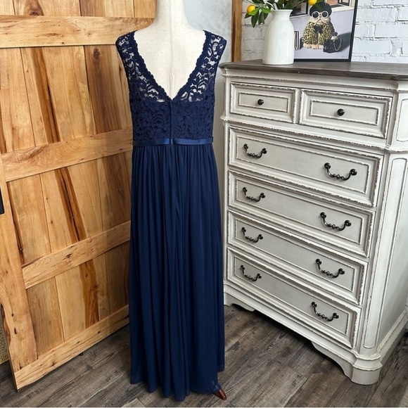 $169 David’s Bridal sleeveless long mesh dress with corded lace. Color NAVY NWT - Picture 4 of 11